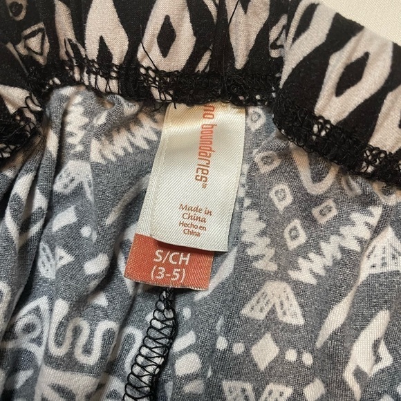 No Boundaries size small (3-5) black and white boho leggings. - Picture 3 of 4